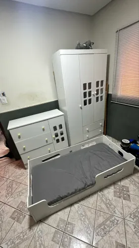 Quarto infantil Quarda roupa, cômoda, cama, colchão 