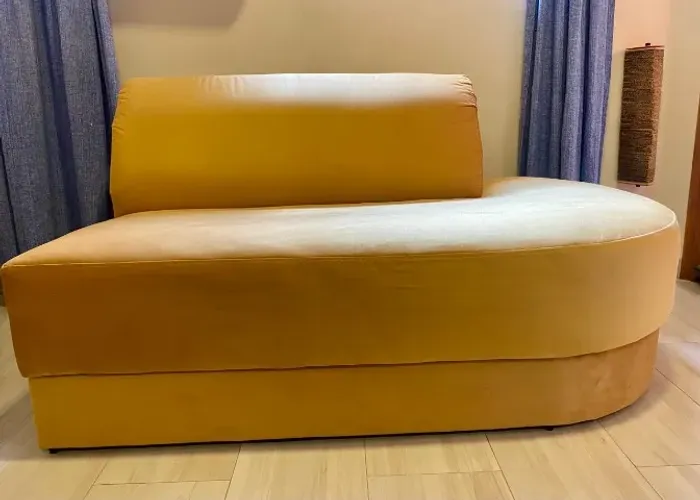 Sofá Chaise Longue Amarela (Estilo Divã) NAMORADEIRA, Ótima Peça!