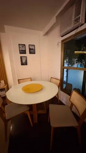 Mesa moderna 120cm de diâmetro em ótimo estado 