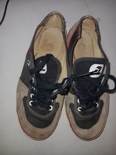 Tênis antigo de vôlei calça 37 usado