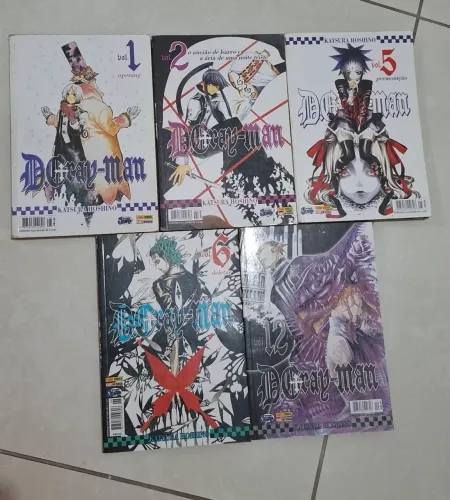 Lote com mangás de D.Gray-Man
