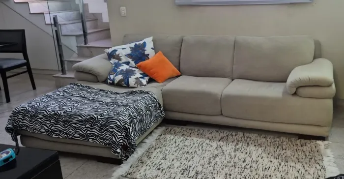 Sofá 3 lugares com chaise 2,60 m - Excelente estado