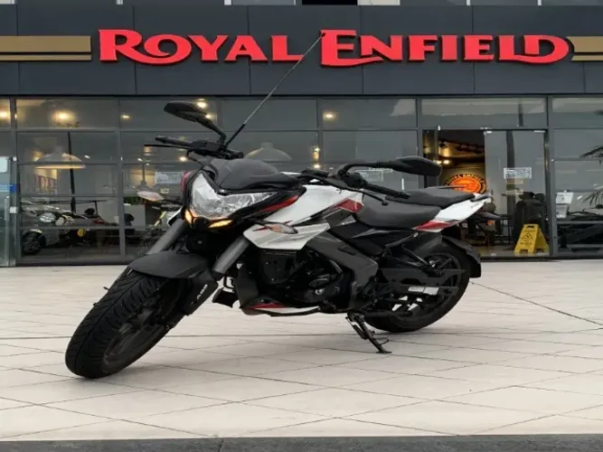 Bajaj dominar 160 gasolina manual 2025 - Vendedora Fernanda