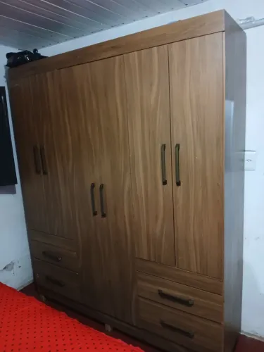 Guarda roupa 6 portas e 4 gavetas