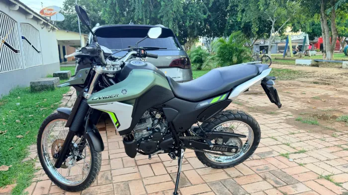 Vende-se esta linda moto estado de zero km com menos de mil km rodados 