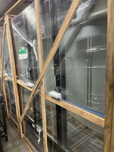 CERVEJEIRA EXPOSITOR AUTO SERVIÇO VANGUARD EXTRA FRIO 3 PORTAS 958L - ASVEF3P