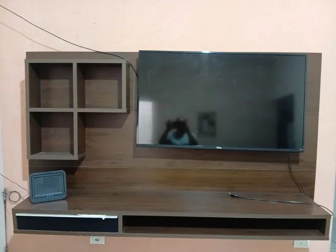 Painel de TV seminovo 750 