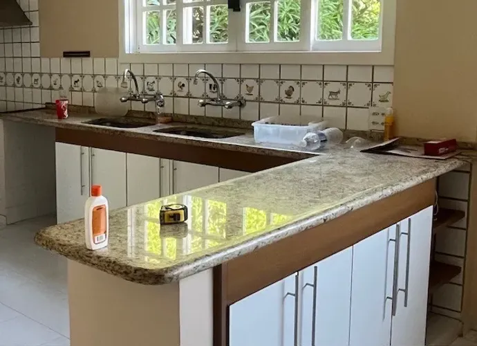 BANCADA DE COZINHA EM GRANITO