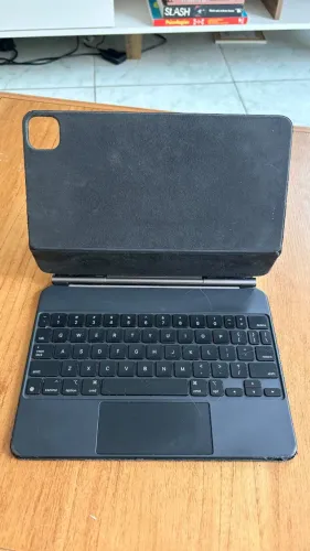 Teclado Magic Keyboard para iPad Air 4, 5, M2 e M3 ou iPad Pro (11 polegadas) 