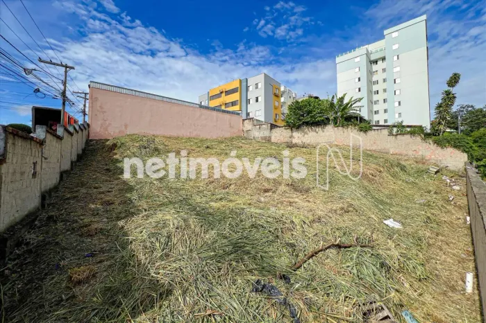Lotes de esquina com aproximadamente 400m²; (cada um dos lotes) no Palmares, em região val
