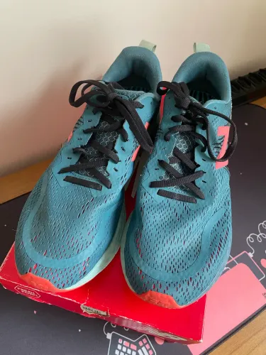 Tênis New Balance Fresh Foam Tempo 42