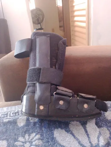 Vendo ou troco bota ortopedica