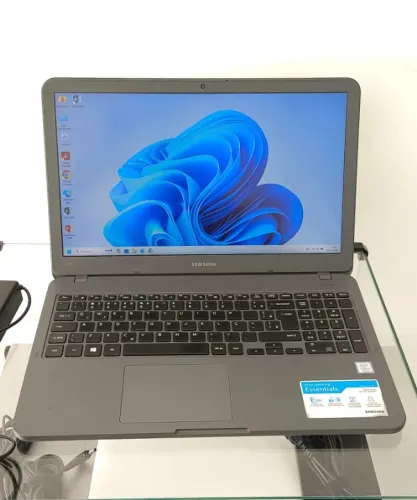 Notebook Samsung NP350XAA | i3-7020U | 4GB RAM | 128GB SSD | HD 620 | Tela 15.6"