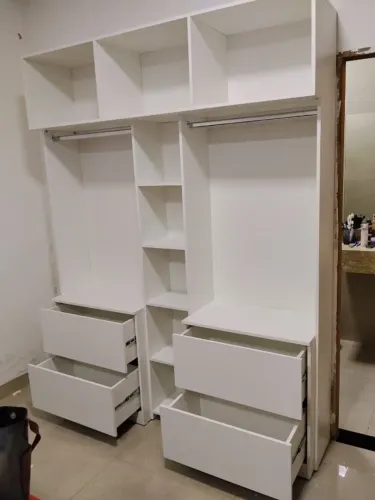 CLOSET SUSPENSO COM MALEIRO MDF NOVO