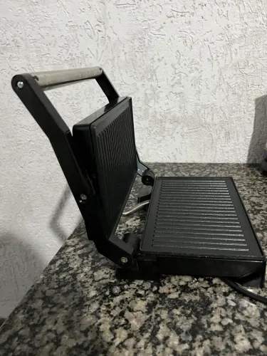 Sanduicheira e grill antiaderente Cadense