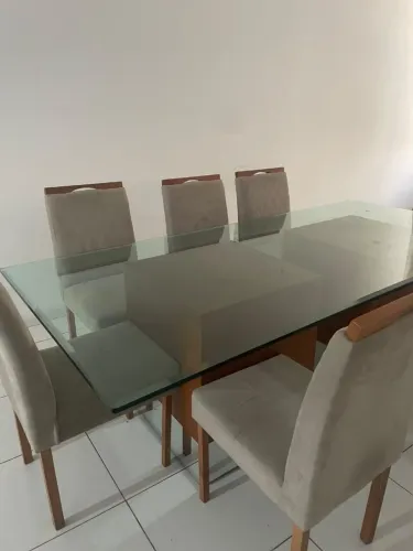 Mesa com 8 cadeiras