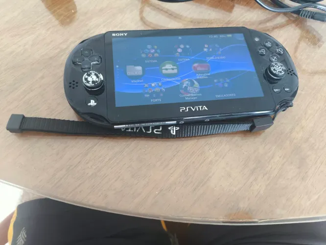 PSVITA Desbloqueado 128 GB + Grip de mão + Grips analógicos + 2 Cases