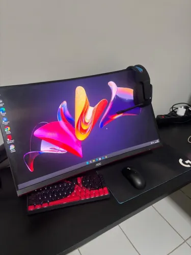 Vendo gabinete completo (monitor, CPU, Teclado e mouse)