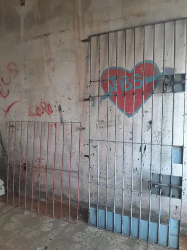VENDO GRADE DE PROTEÇÃO DE JANELA E PORTA