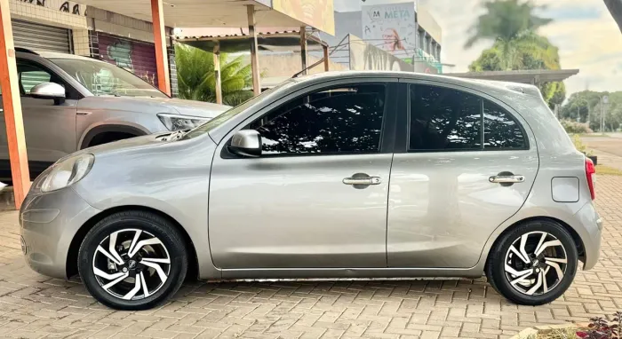 Nissan March 1.0 16V Flex Fuel 5P 2012