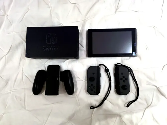 Nintendo Switch Original V2 (Cinza) | Completo c/ Dock e 2 Joy-Con