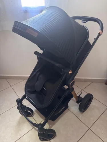 Carrinho com bebê conforto