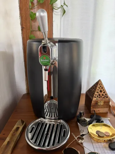 Vendo choperia Heineken, nunca foi usada. Valor 600.