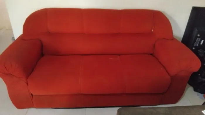 Vende-se sofá três lugares