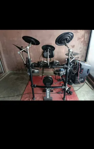 Bateria eletrônica Alesis DM10 Profissional (87)9. *