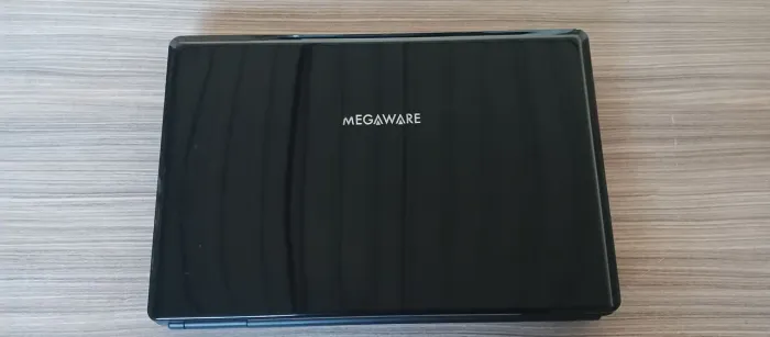 NOTEBOOK SEMI NOVO. 400GB DE MEMÓRIA. 4GB MEMORIA RAN. WEBCAM 1.3. WINDOWS 10.