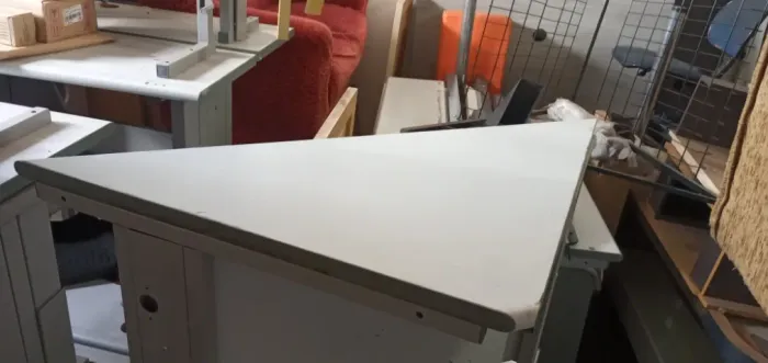 Mesa de canto reforçada
