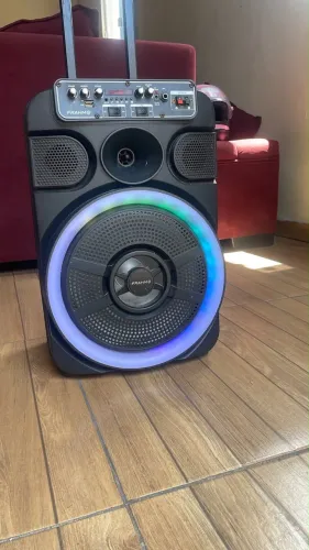 Caixa de som em perfeito estado