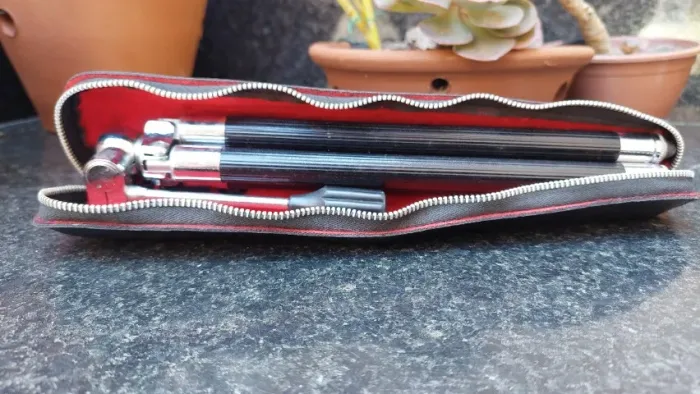 Tripé vintage portátil com estojo de rígido com alça para sinto