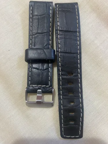 Pulseira em couro legítimo cor preta.