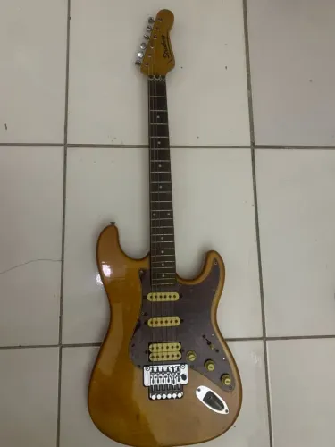 Guitarra com Floyd Rose 