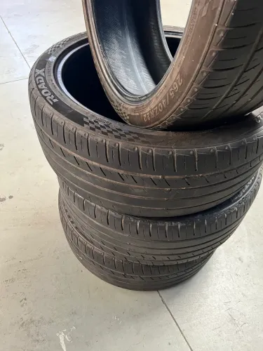 Par de Pneus aro 22 - 265/40/R22