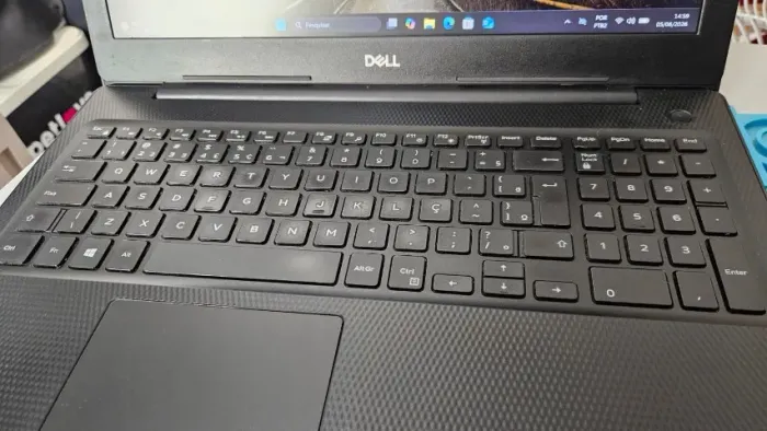 Notebook Dell Inspiron i15 3000 Intel Core i5 8ª geração.