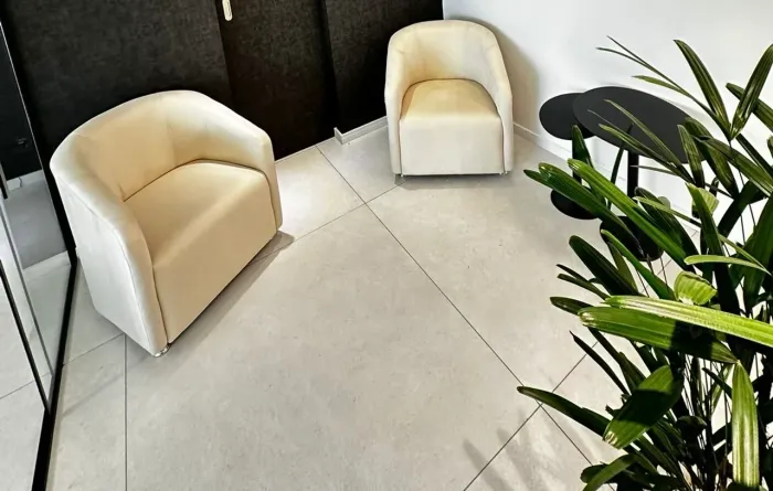 2 Poltronas Decorativas Júlia Suede Bege 