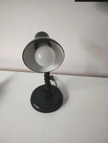Abajur de Mesa Articulado E-27 Modelo Bivolt (Acompanha lâmpada)