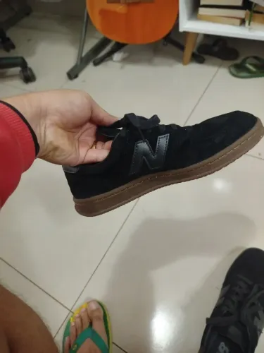Tênis New Balance 425 Preto / Sola Gum - Tamanho 41