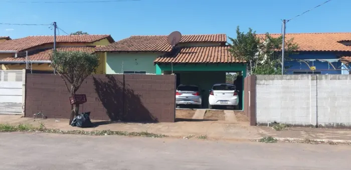 Bela CASA de 2 quartos sendo uma suíte, Sala ampla e toda murada na Cohab Santa Isabel .