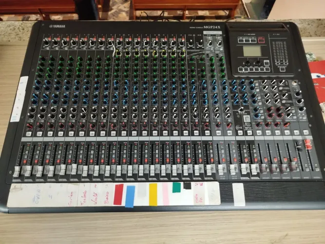 mesa de som Yamaha MGP24X