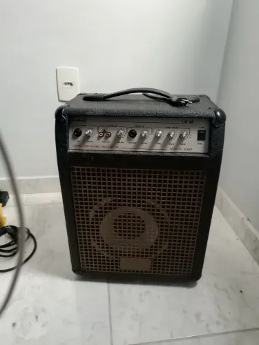 Vendo caixa amplificada usada