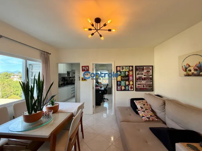 Apartamento com 02 dormitórios no Abraão, em Florianopólis/SC!