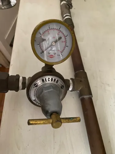 Regulador de pressão de gás com manômetro acoplado