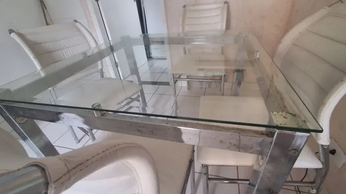 Mesa com 4 cadeiras