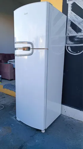Vendo geladeira consul garantia de 4 meses 1.900 preço negociável
