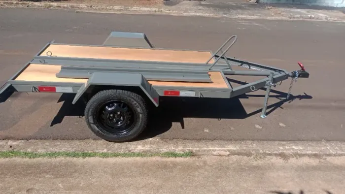 Carretinha ( reboque ) para transporte de moto.