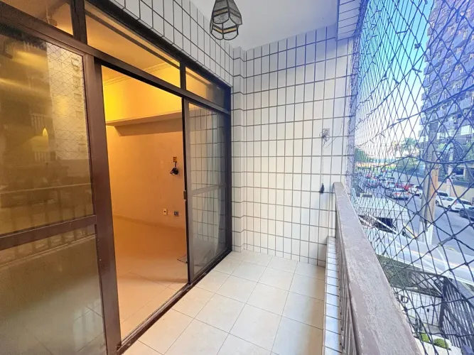 90 metros quadrados com 2 quartos,2 wcs, 1 vaga por apartamento, vista lateral mar -Pompéi