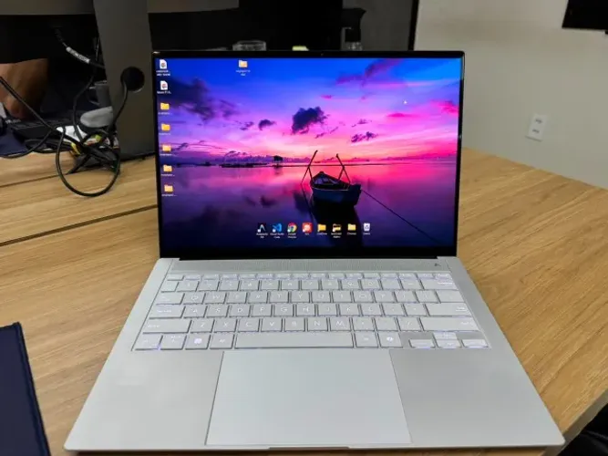 ASUS Zenbook S14 120hz 2.8k OLED - Intel Core Ultra 7 258V / Notebook